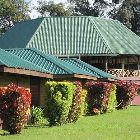 Iwokrama River Lodge Makari Ngoại thất bức ảnh