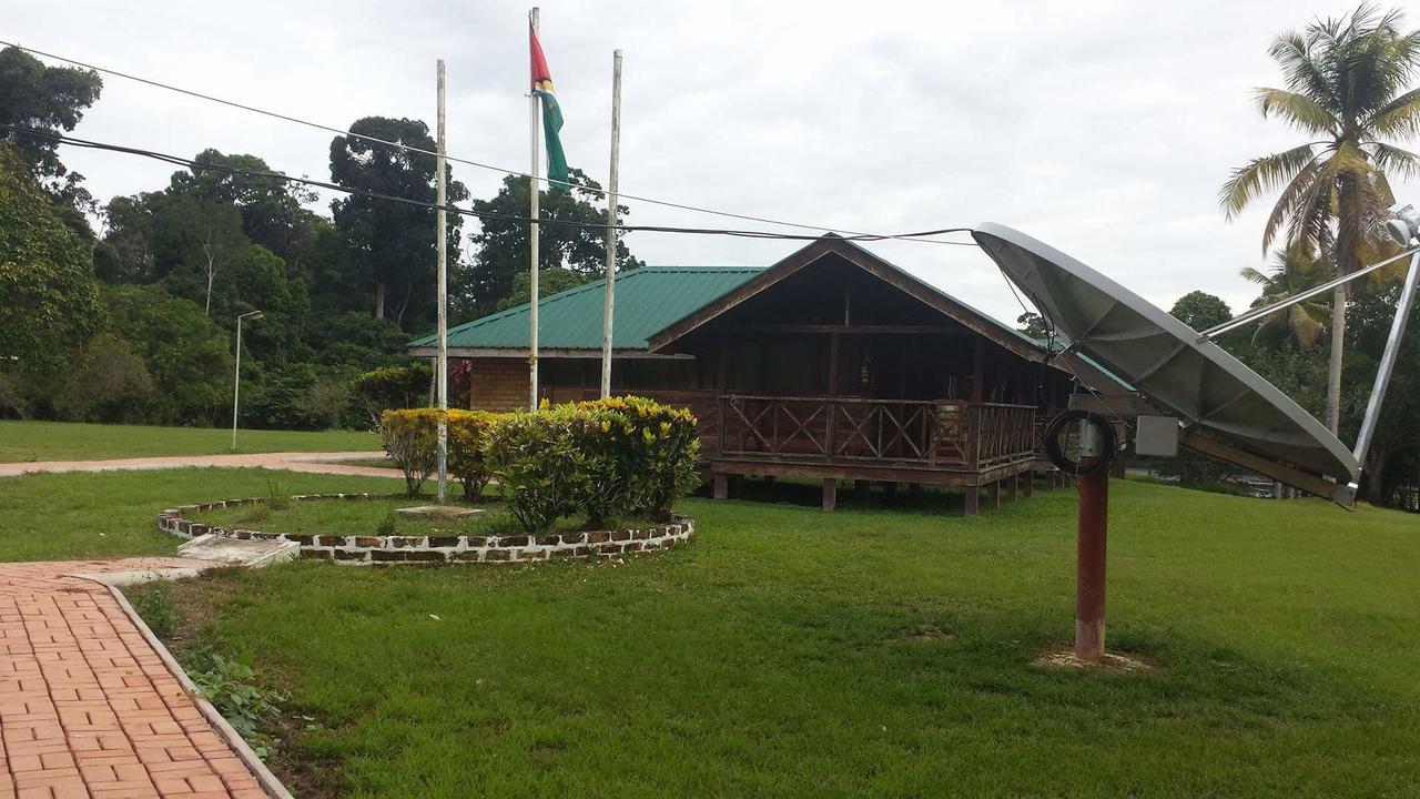 Iwokrama River Lodge Makari Ngoại thất bức ảnh